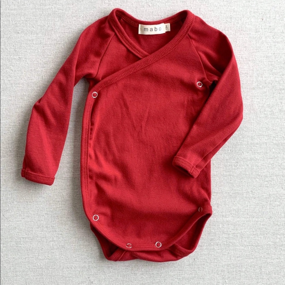 Mabo Baby organic cotton wrap onesie - scarlet - 6 Months
